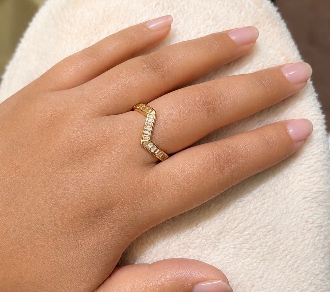 Elegant V-Shaped Ring - Image 1
